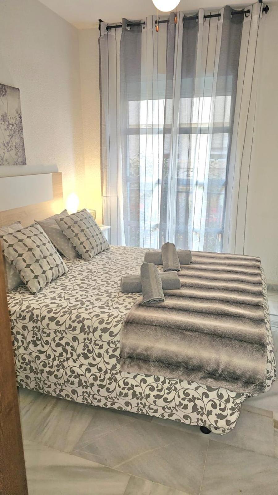 Ideal Holiday Apartment One Bedroom City Center Málaga Exterior foto